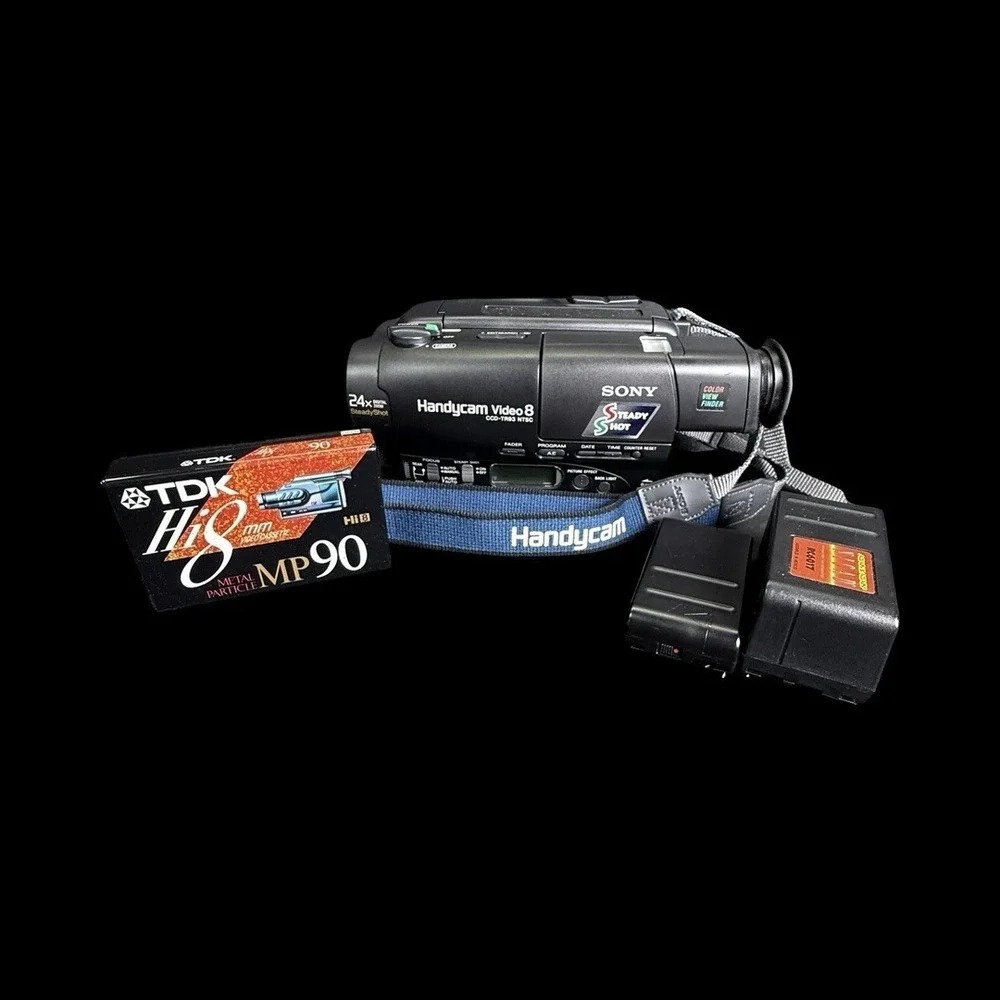 Sony‎ Handycam Video 8 CCD-TR93 NTSC w/ 2 Batteries Cassette No Charger Tested